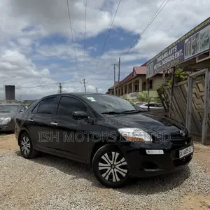 Toyota Yaris Base Sedan 4dr 2010 Black