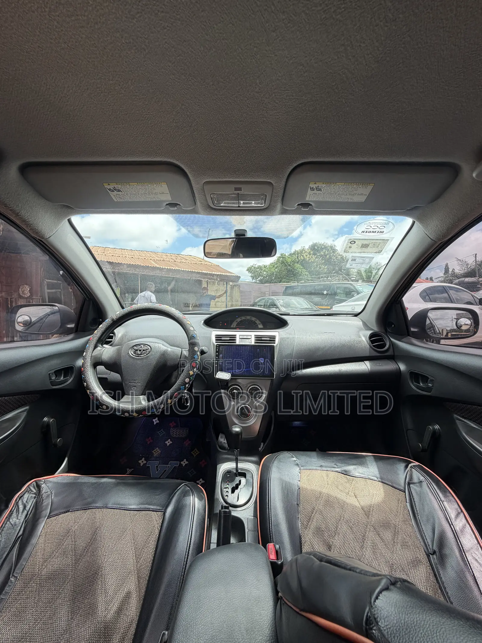 Toyota Yaris Base Sedan 4dr 2010 Black
