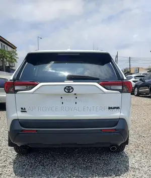 Toyota RAV4 LE AWD 2020 White