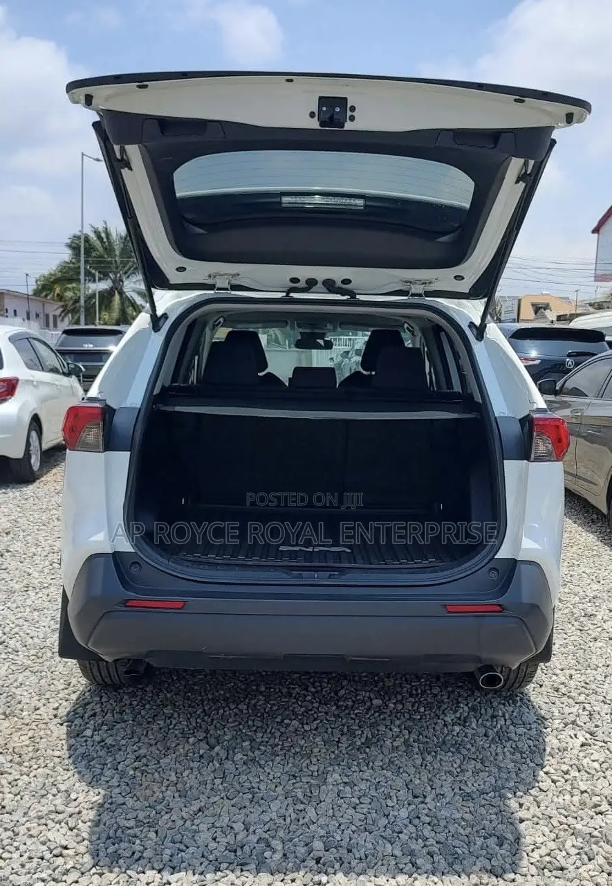 Toyota RAV4 LE AWD 2020 White