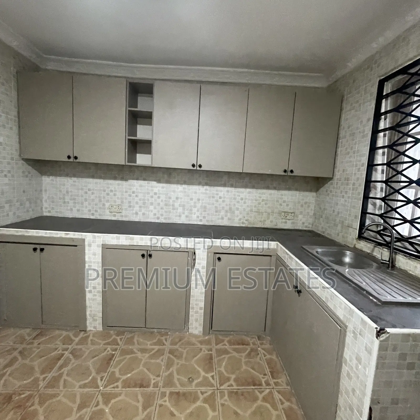 3bdrm Apartment in Ashaley Botwe for rent