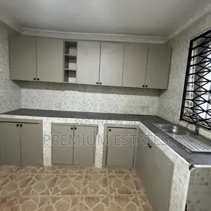 3bdrm Apartment in Ashaley Botwe for rent