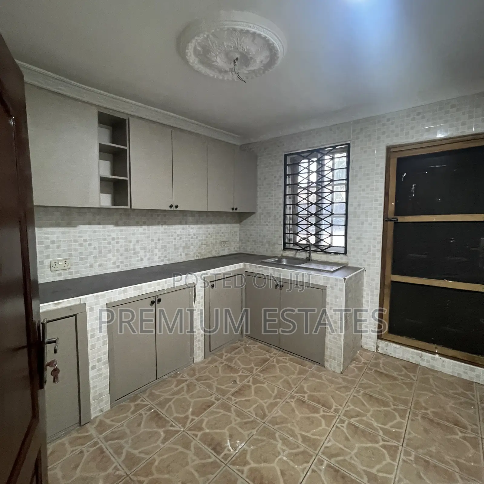 3bdrm Apartment in Ashaley Botwe for rent