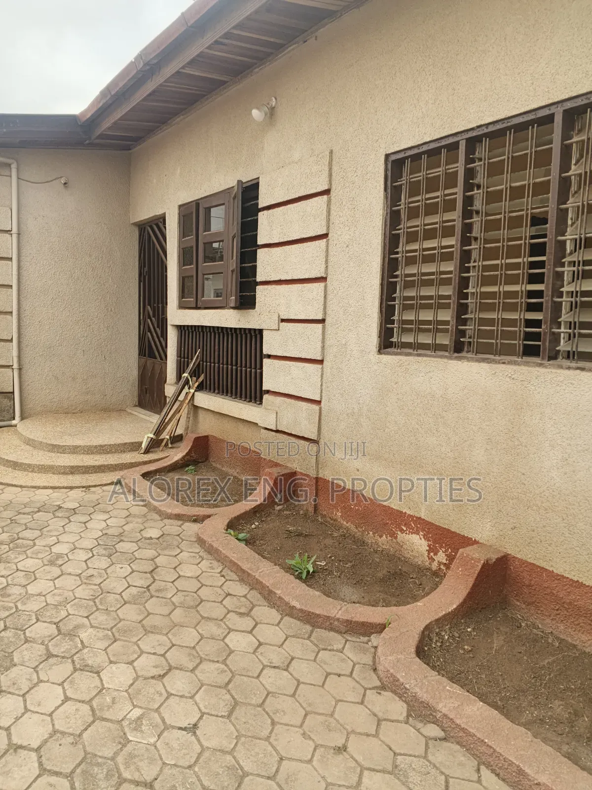 2bdrm Apartment in Adenta, Ashieyie, Frafraha for rent
