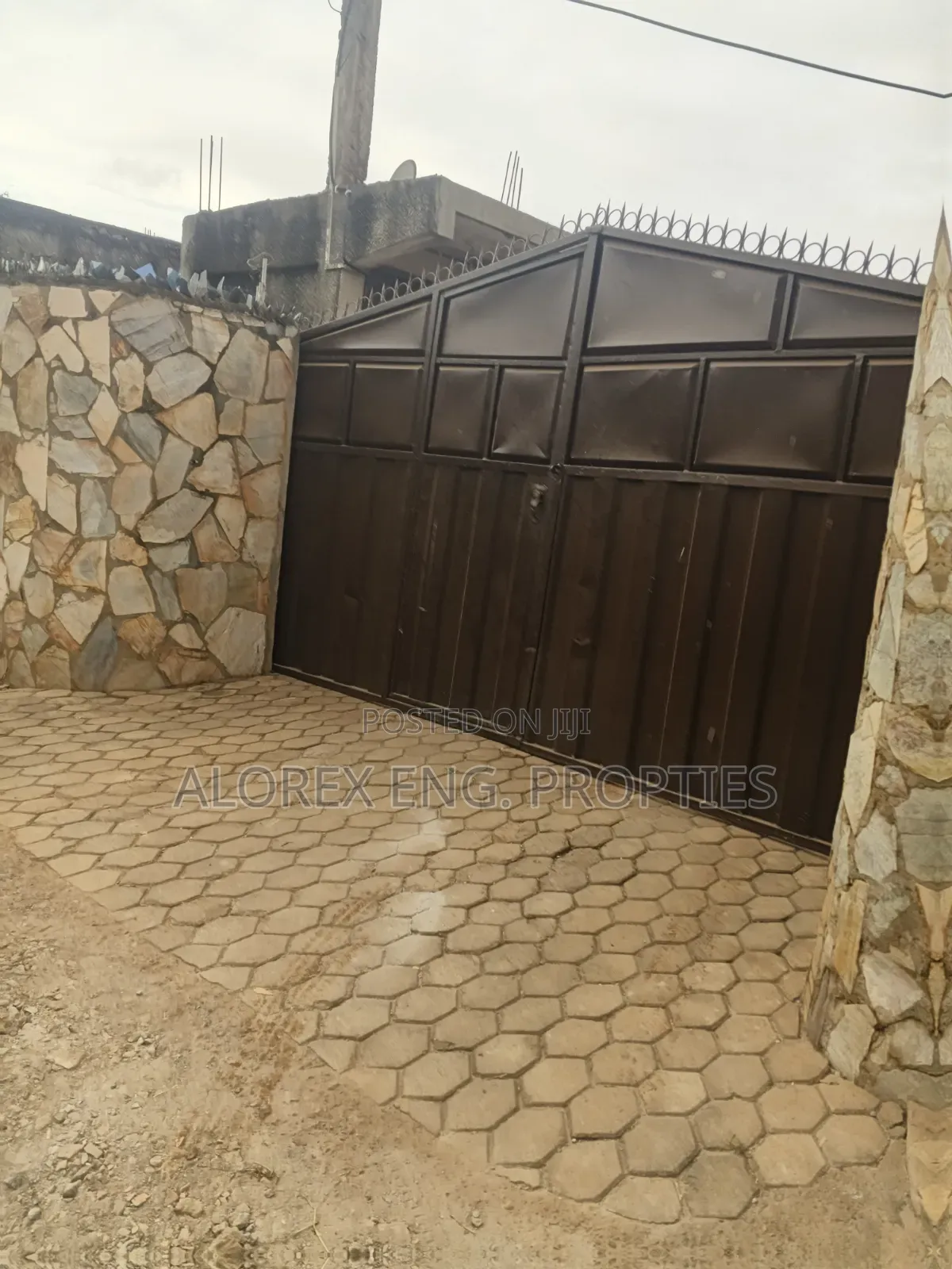 2bdrm Apartment in Adenta, Ashieyie, Frafraha for rent