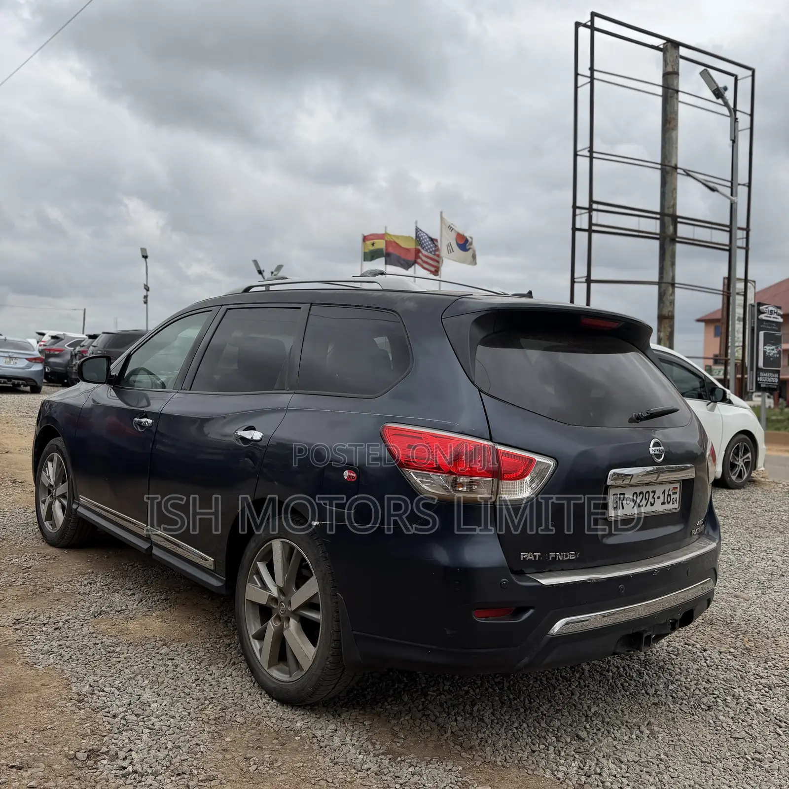 Nissan Pathfinder Platinum 4dr SUV 4WD (3.5L 6cyl CVT) 2014 Black