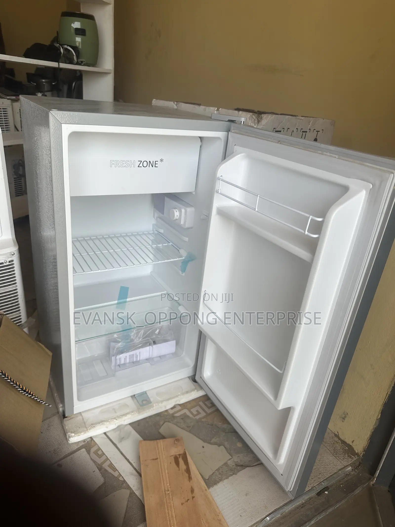 Gold Star Table Top Refrigerator