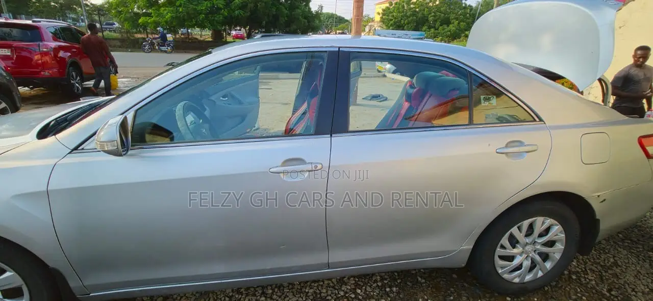 Toyota Camry LE 4dr Sedan (2.5L 4cyl 6A) 2011 Silver