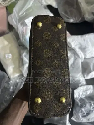 Brown v Monogram Shoulder Bag