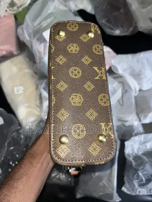 Brown v Monogram Shoulder Bag