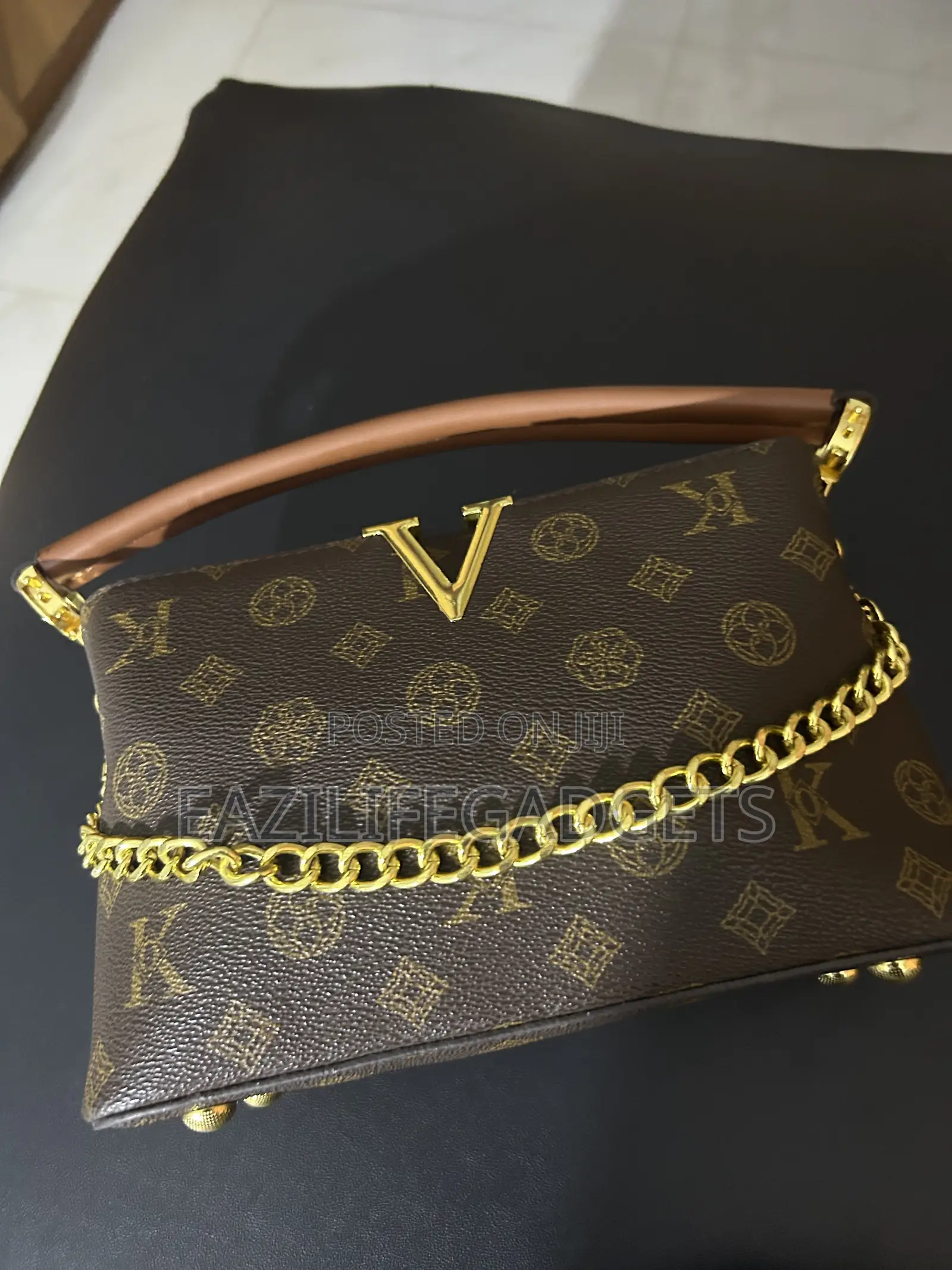 Brown v Monogram Shoulder Bag