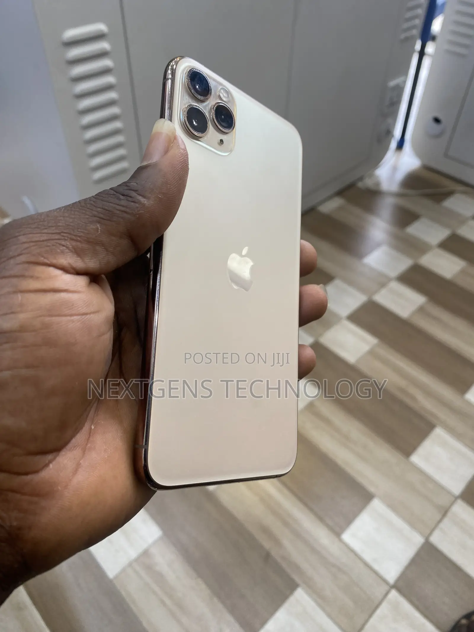 Apple iPhone 11 Pro Max 64 GB Gold