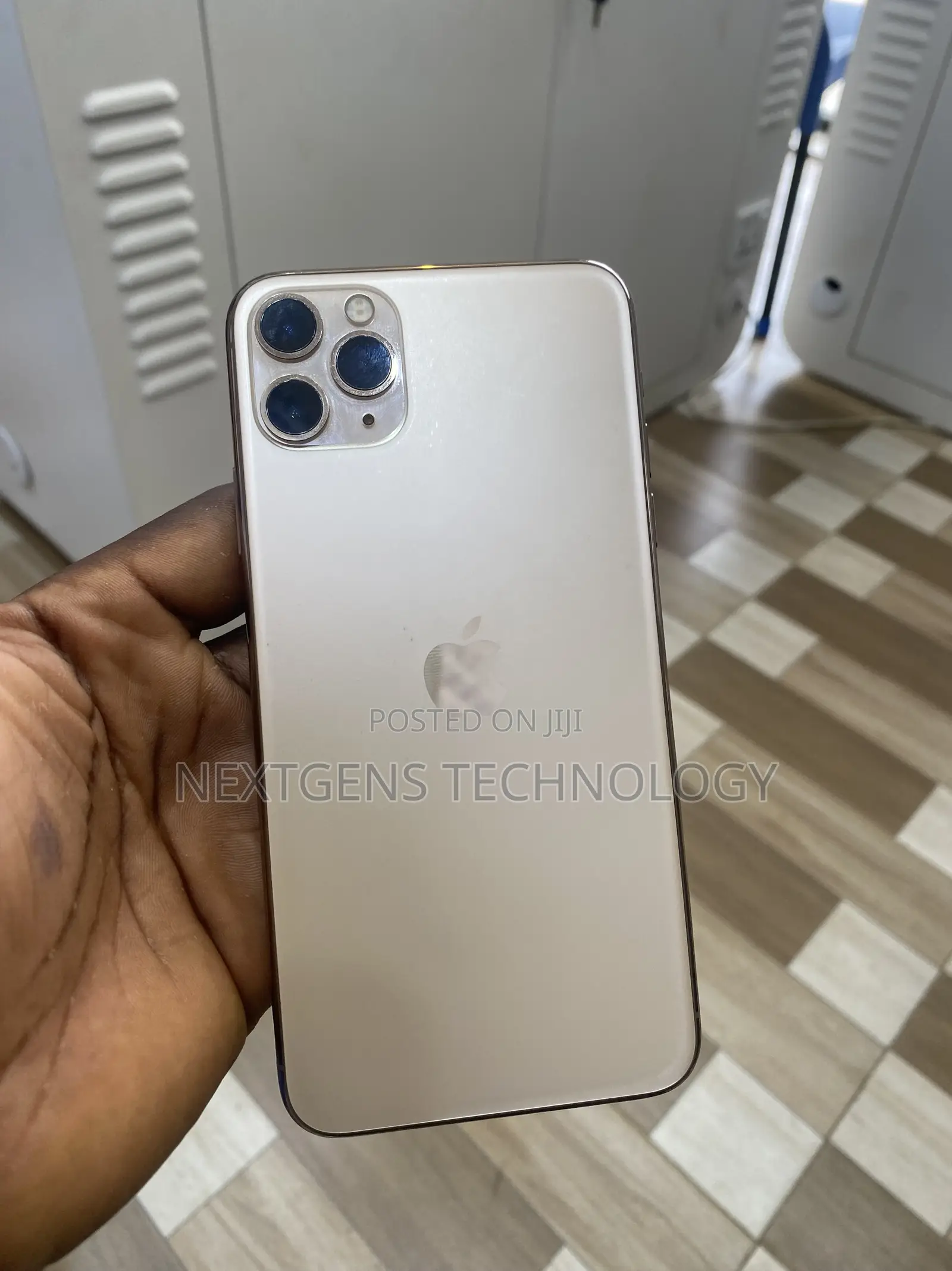 Apple iPhone 11 Pro Max 64 GB Gold