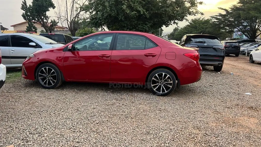 Toyota Corolla XSE (1.8L 4cyl 2A) 2018 Red