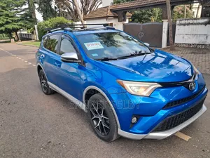 Toyota RAV4 SE FWD (2.5L 4cyl 6A) 2017 Blue