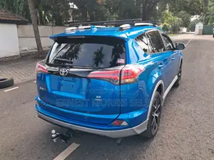 Toyota RAV4 SE FWD (2.5L 4cyl 6A) 2017 Blue
