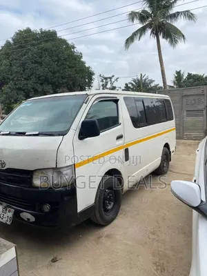 Toyota HiAce 2010 White