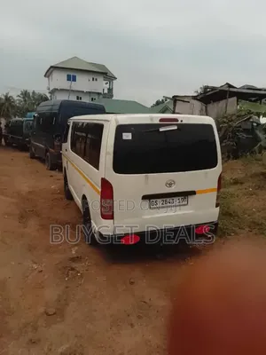 Toyota HiAce 2010 White