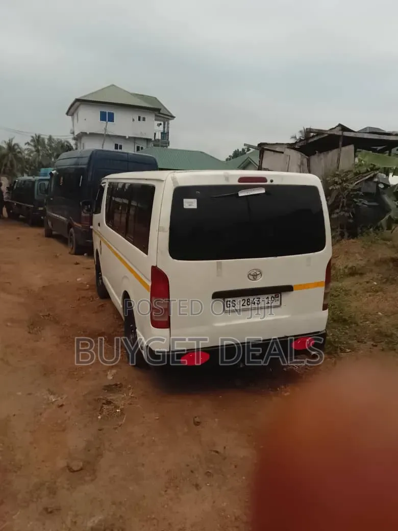 Toyota HiAce 2010 White