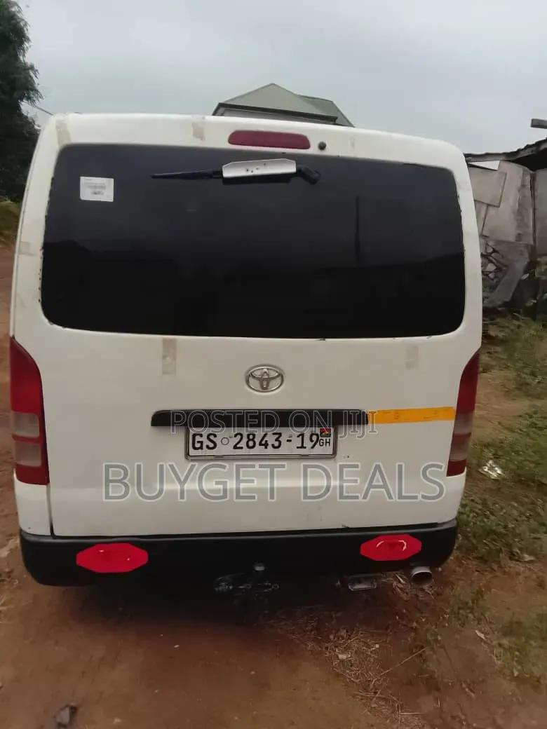 Toyota HiAce 2010 White