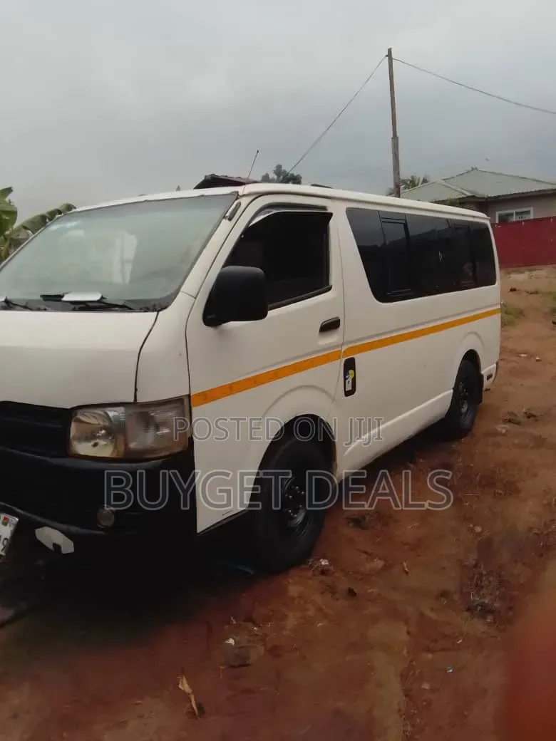 Toyota HiAce 2010 White