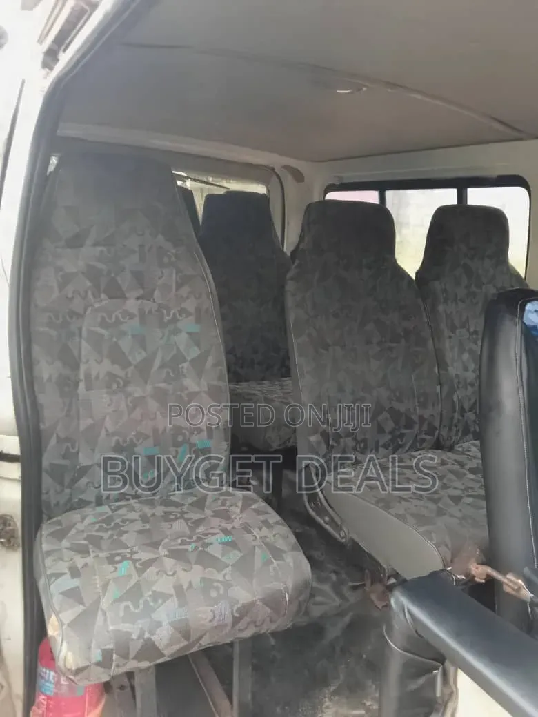 Toyota HiAce 2010 White