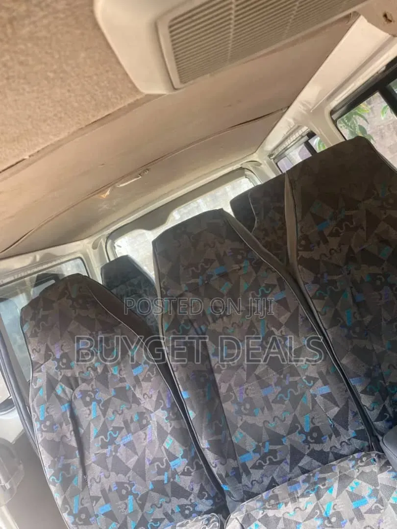 Toyota HiAce 2010 White