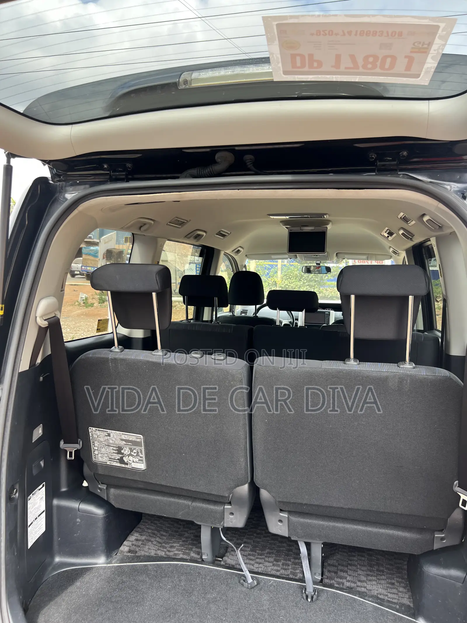 Toyota Voxy V 4WD 8-Seater 2012 Black