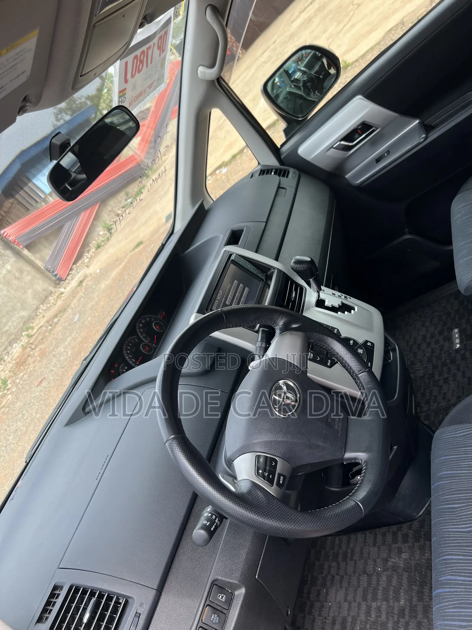 Toyota Voxy V 4WD 8-Seater 2012 Black