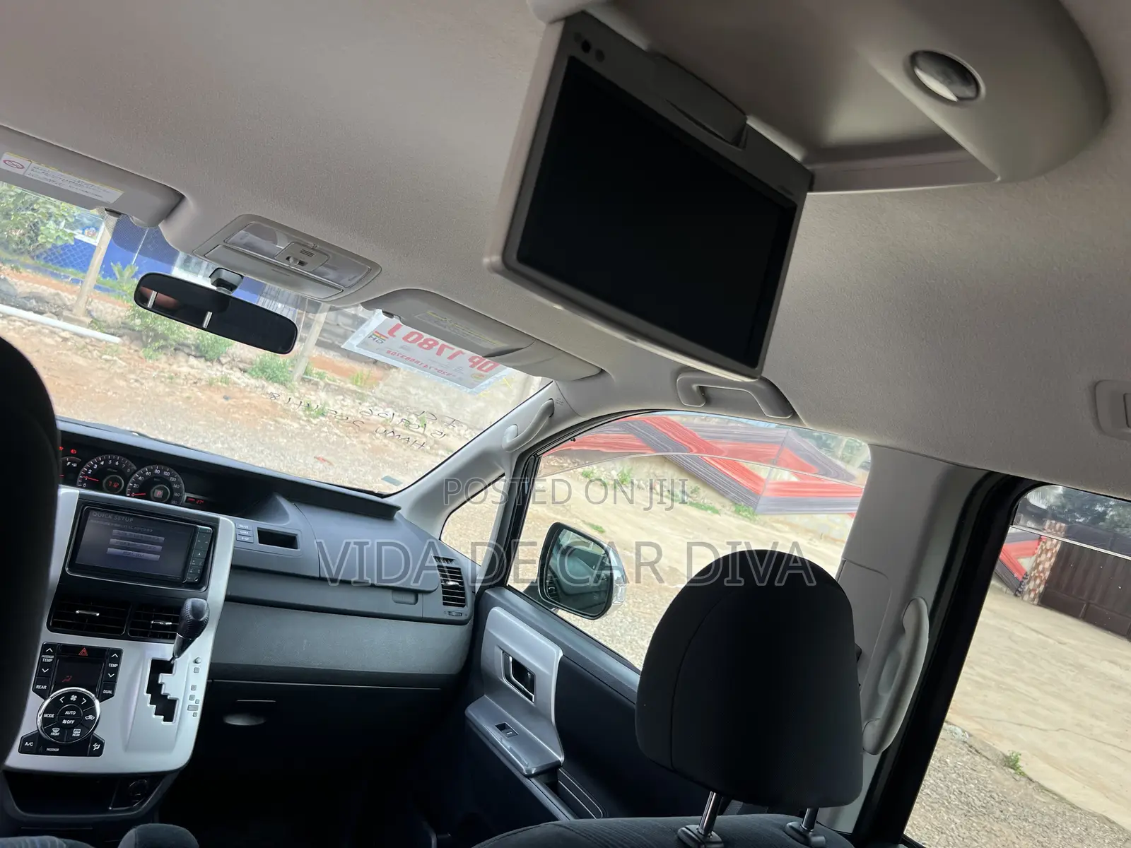 Toyota Voxy V 4WD 8-Seater 2012 Black