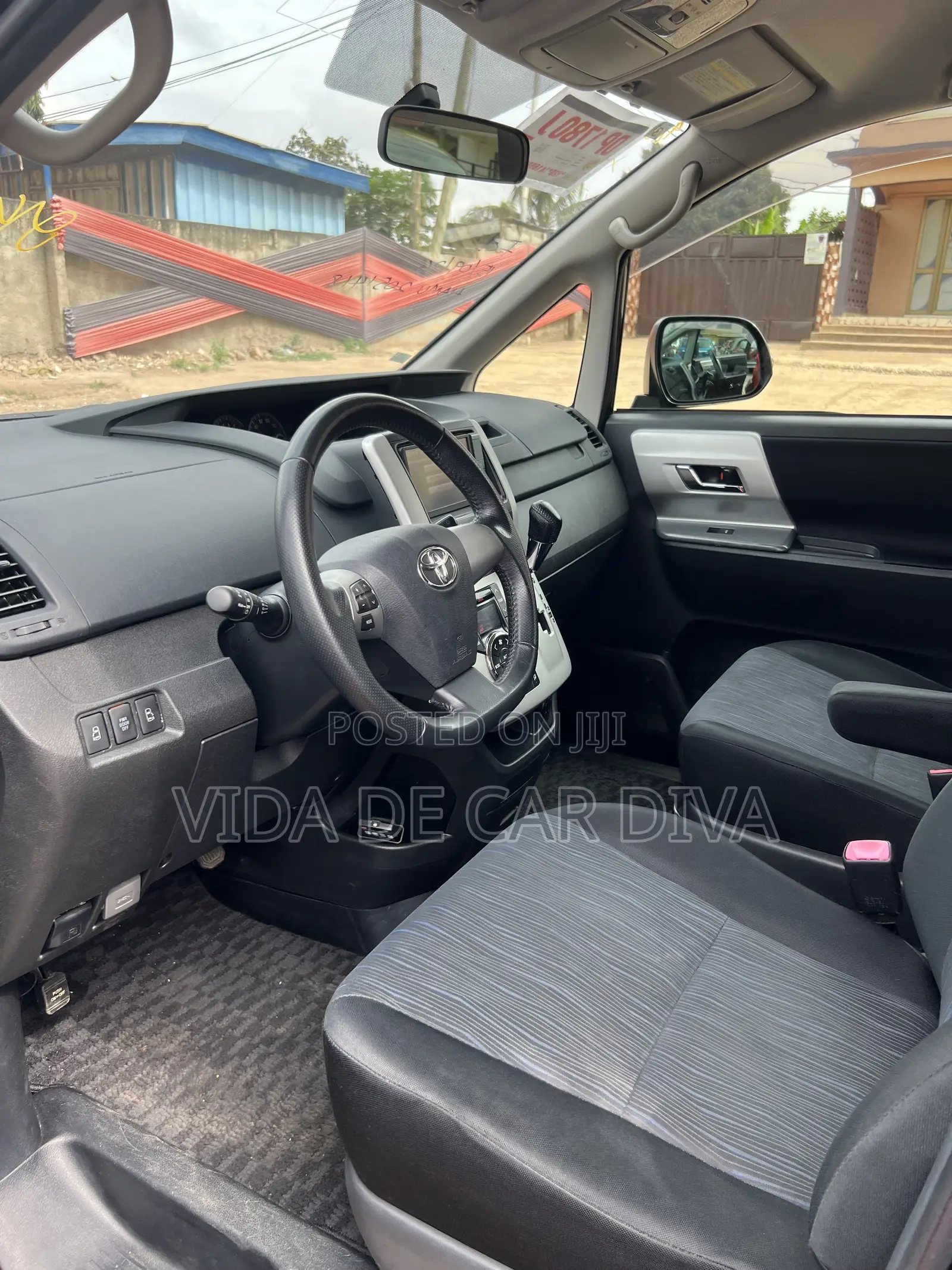Toyota Voxy V 4WD 8-Seater 2012 Black
