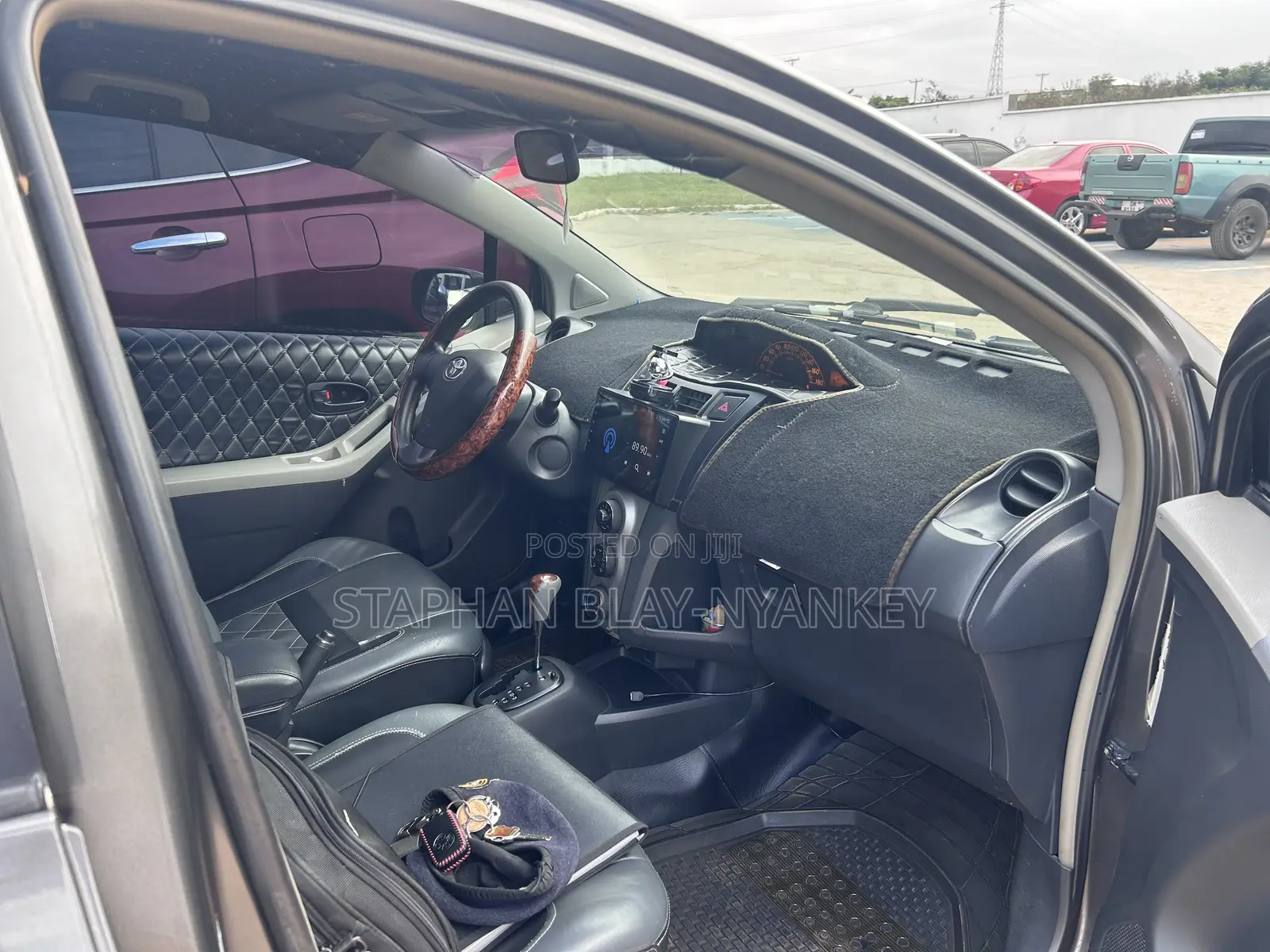 Toyota Vitz 1.3 AWD 5dr 2011 Gray