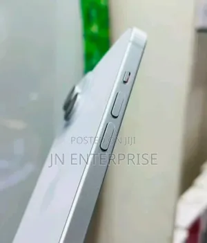 New Apple iPhone 15 128 GB Silver