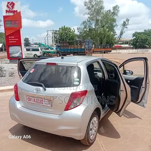 Toyota Vitz 1.0 FWD 5dr 2012 Silver