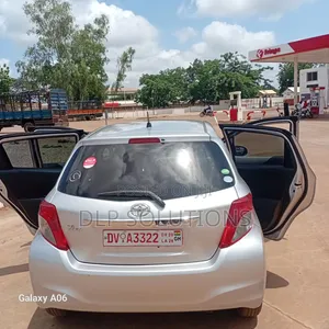 Toyota Vitz 1.0 FWD 5dr 2012 Silver