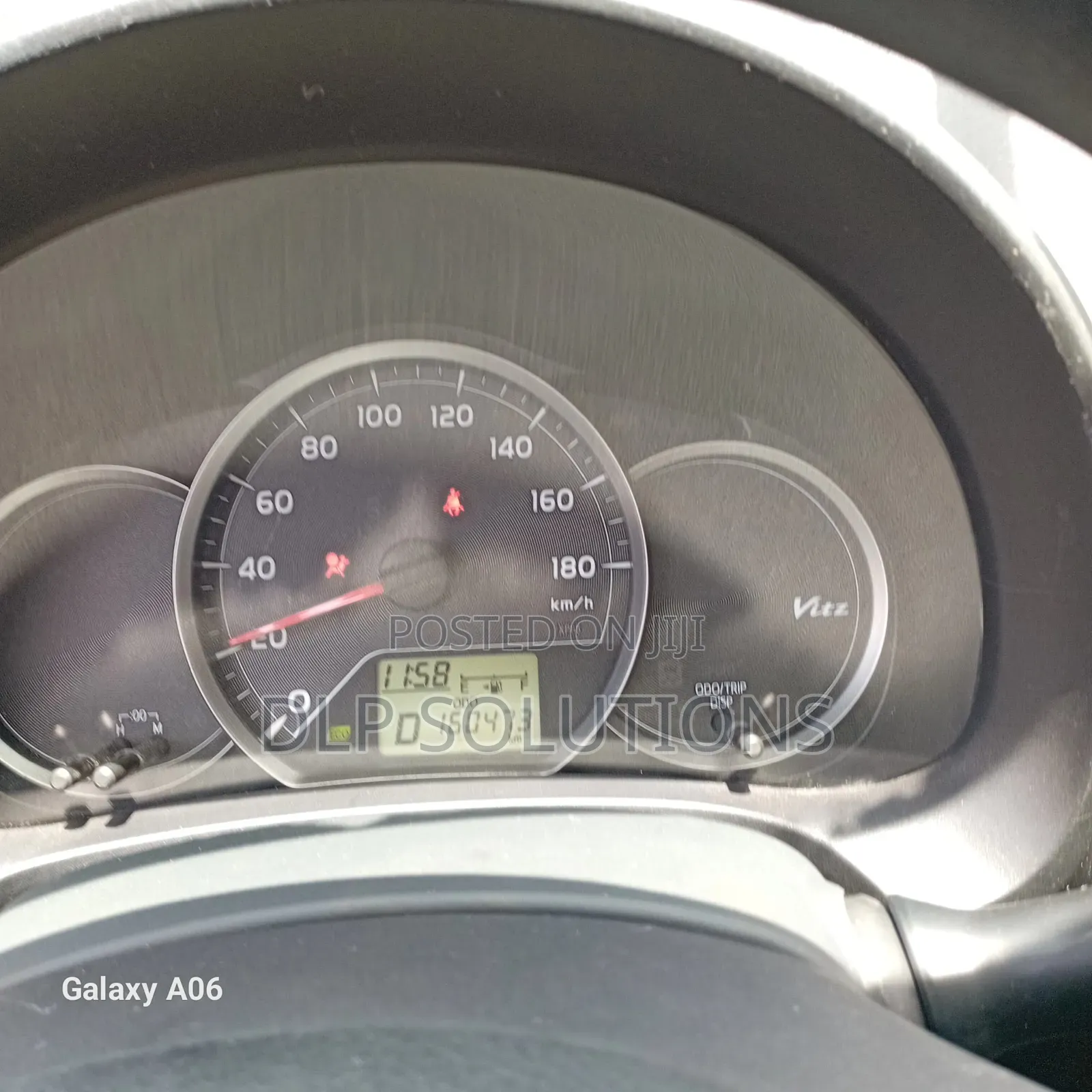 Toyota Vitz 1.0 FWD 5dr 2012 Silver