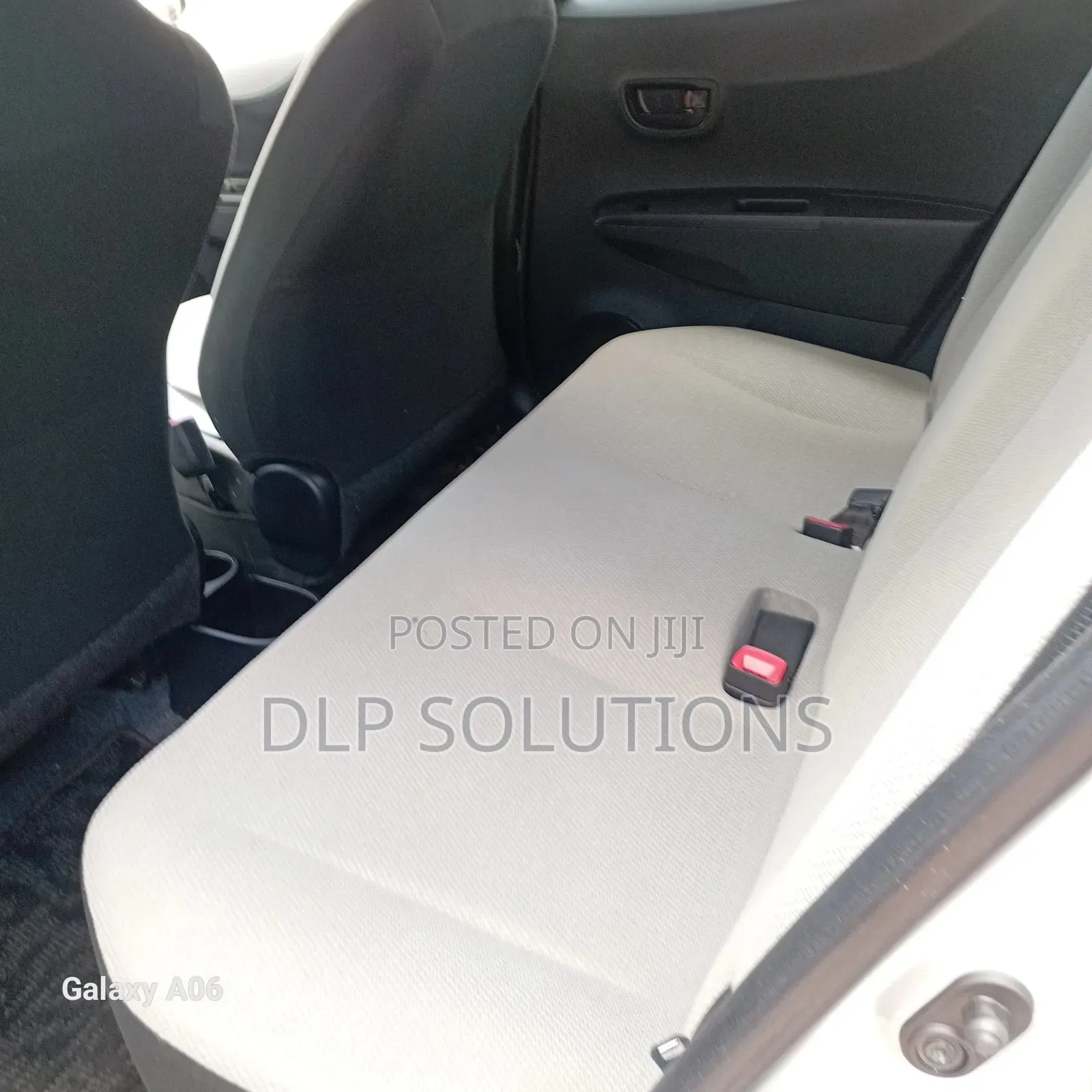 Toyota Vitz 1.0 FWD 5dr 2012 Silver