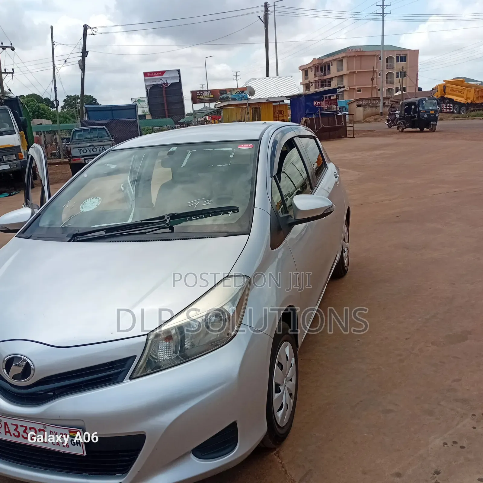 Toyota Vitz 1.0 FWD 5dr 2012 Silver