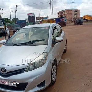 Toyota Vitz 1.0 FWD 5dr 2012 Silver