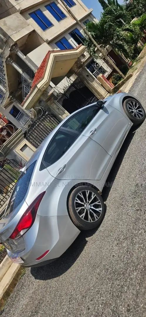 Hyundai Elantra Limited 4dr Sedan (1.8L 4cyl 6A) 2015 Silver