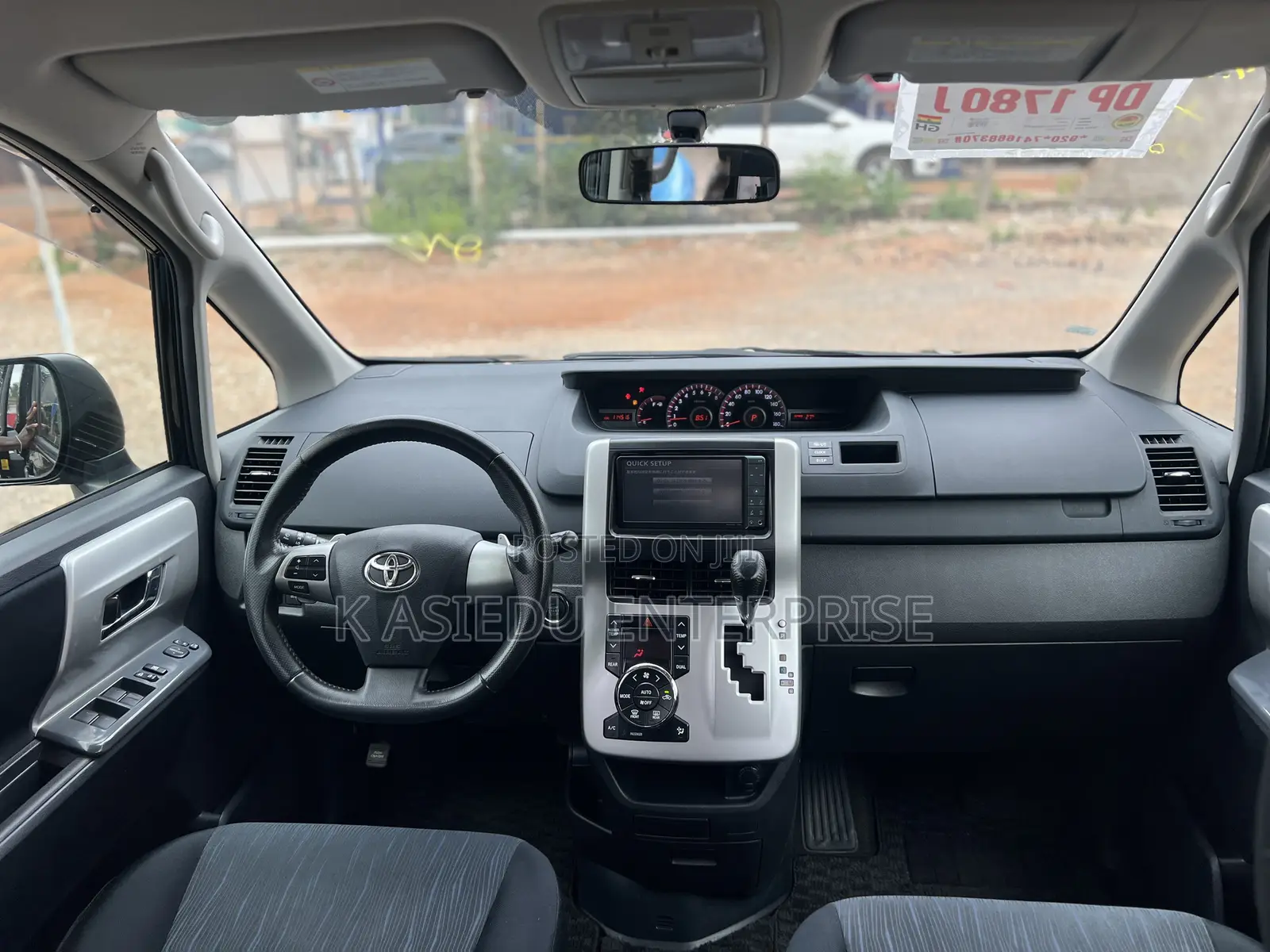 Toyota Voxy V 4WD 8-Seater 2012 Black