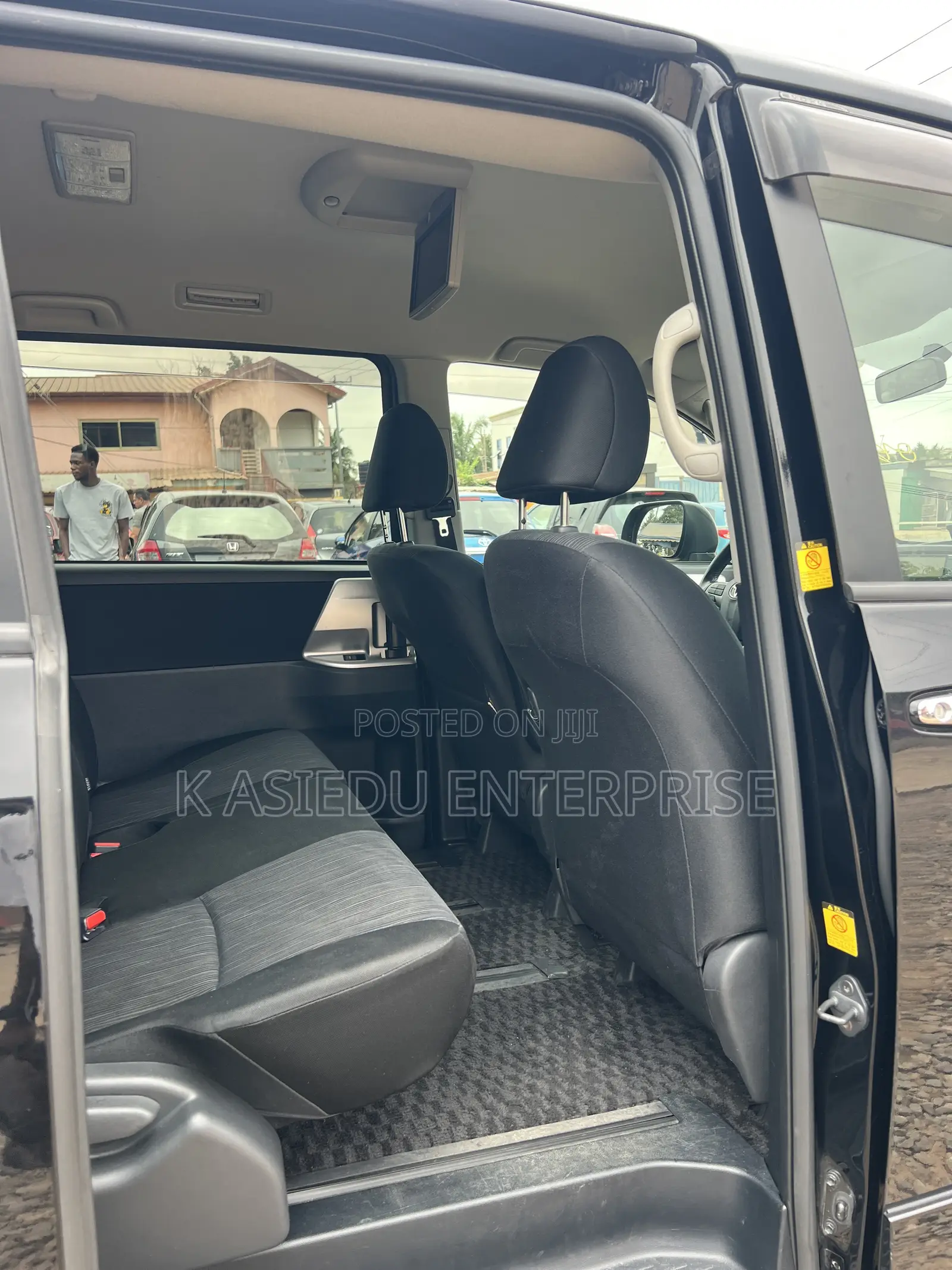 Toyota Voxy V 4WD 8-Seater 2012 Black