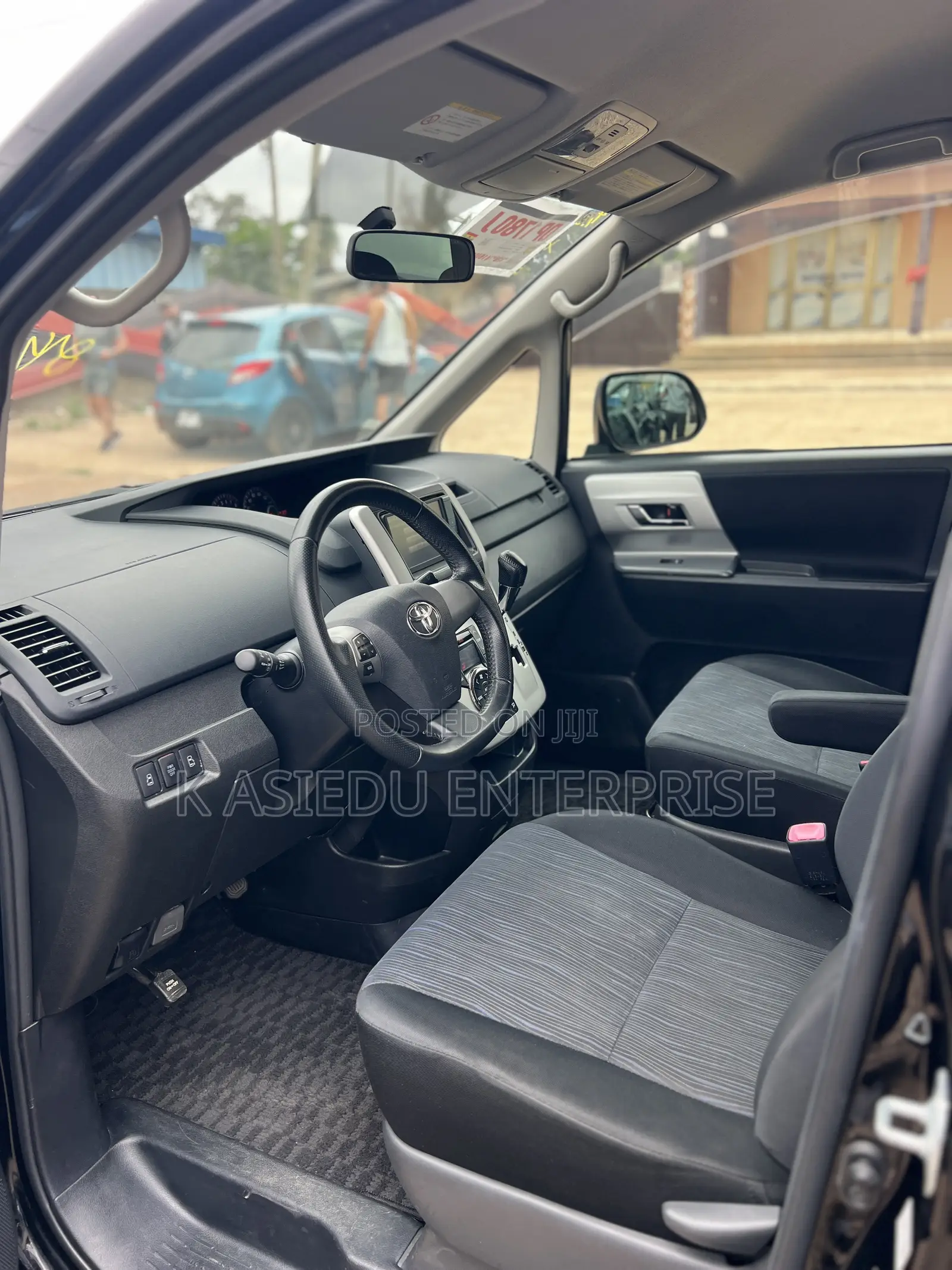 Toyota Voxy V 4WD 8-Seater 2012 Black