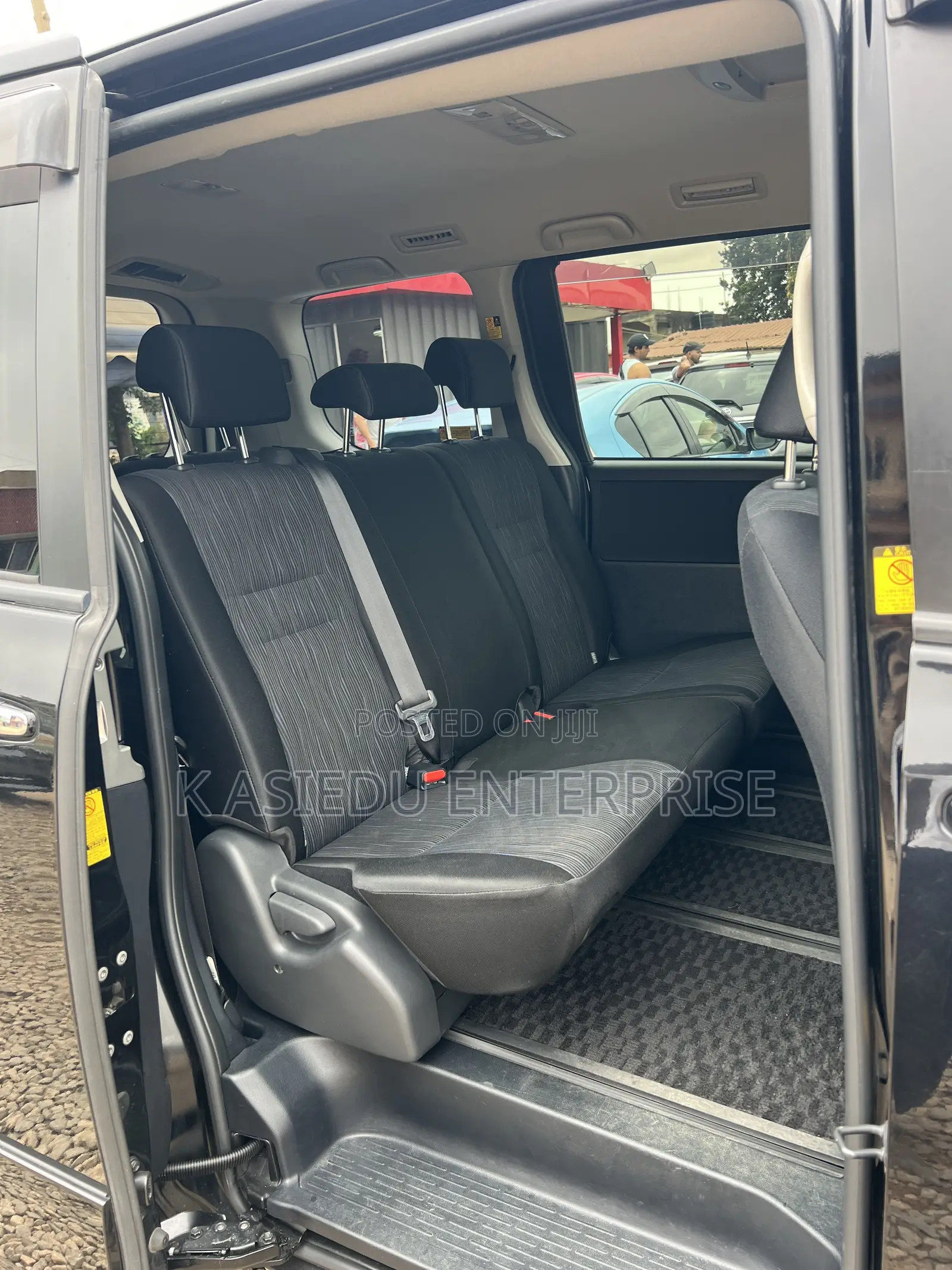 Toyota Voxy V 4WD 8-Seater 2012 Black