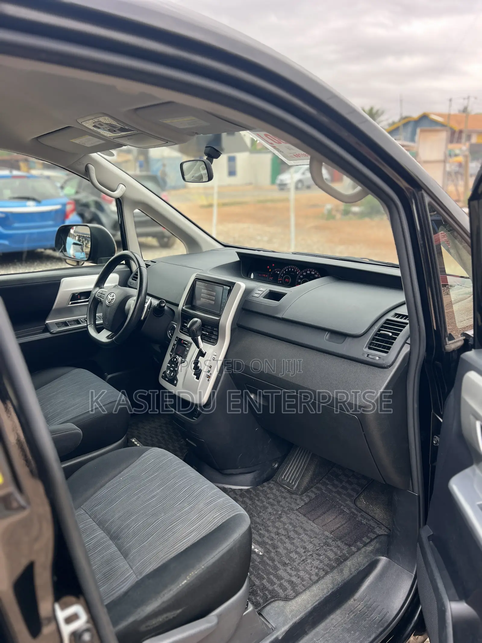 Toyota Voxy V 4WD 8-Seater 2012 Black