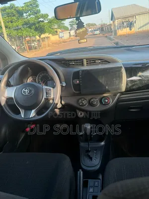 Toyota Vitz 1.3 FWD 5dr 2015 Blue