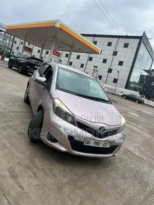 Toyota Vitz 2013 Silver