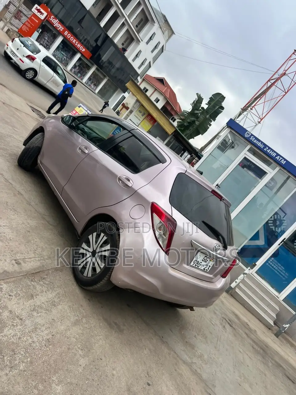 Toyota Vitz 2013 Silver