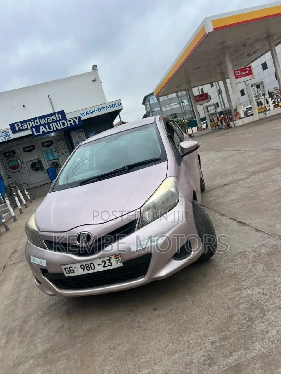 Toyota Vitz 2013 Silver
