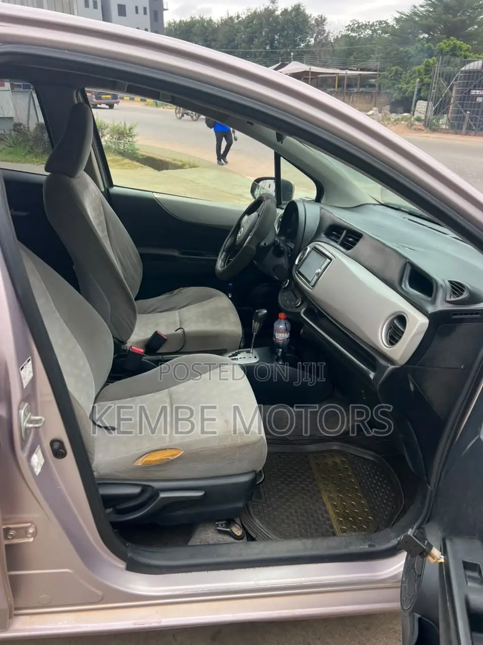 Toyota Vitz 2013 Silver